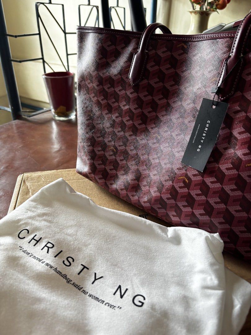 Christy ng Bag Large with Bag organizer (Category: Tote Bags) located in Manila. Submitted by hakdogh90687853 (Listing ID 1454954920, Image 2). Description: Only used for like 6 times, selling because im not working jn a office anymore. With bag organizer already. Bought for 3,199 + bag organizer for 500. selling for 2k. Last price still good as new..