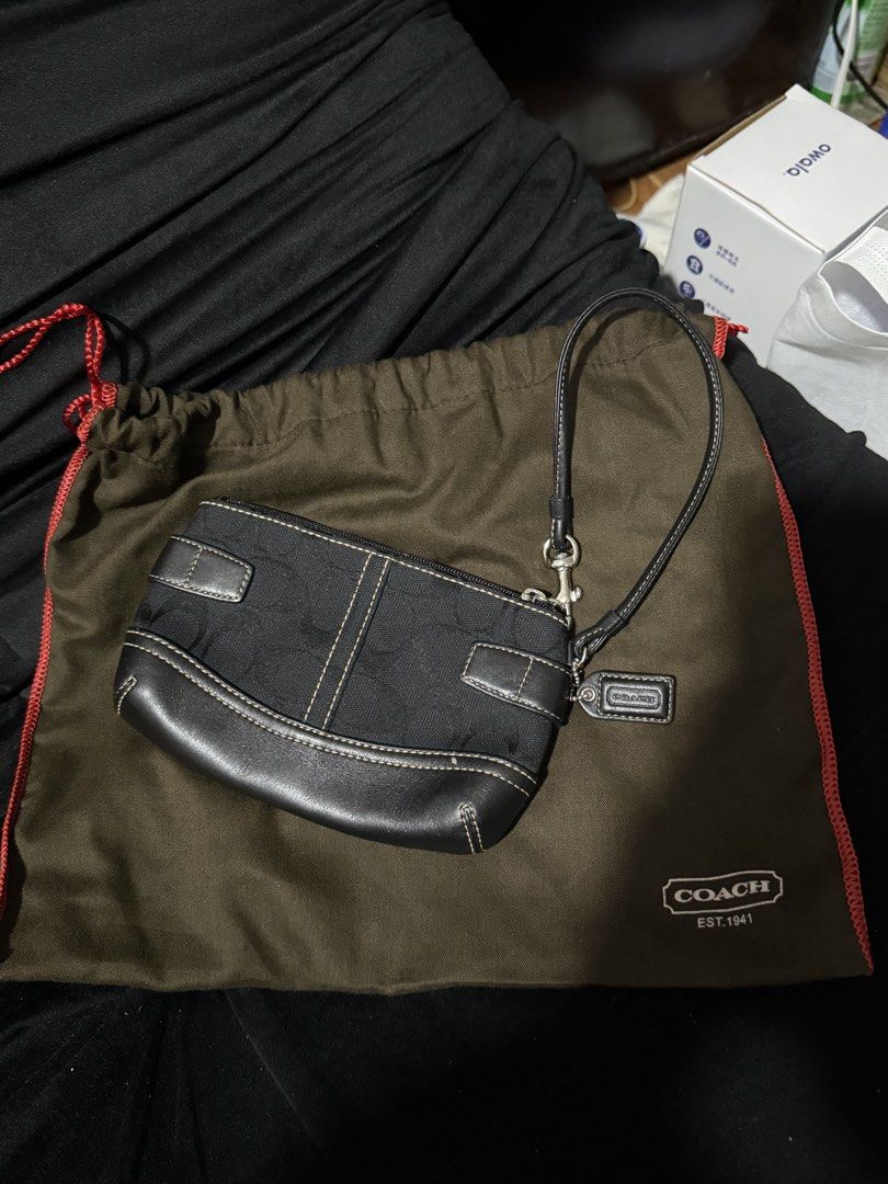 COACH BUCKLE WRISTLET (Category: Luxury Bags & Wallets) located in Davao. Submitted by shainnepry52826 (Listing ID 1455051417, Image 2). Description: Wristlet buckle Like new condition excellent No issues.