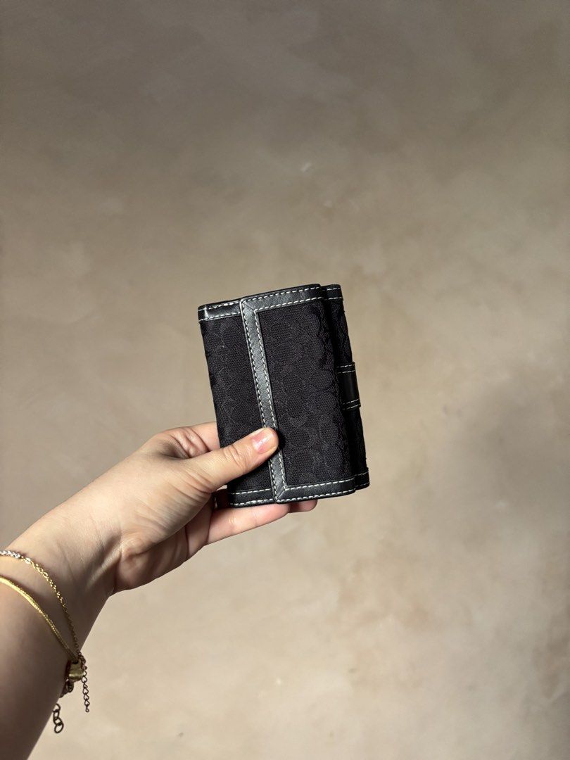 Coach MINI Soho Wallet (Category: Luxury Bags & Wallets) located in Calamba. Submitted by chrysanthemums.mnl (Listing ID 1454989314, Image 3). Description: Few minor scuffs at the edges as signs of use but other than that the item is good as new. You are paying for the condition of the item. Same day booking(j&t or lalamove) after payment.
