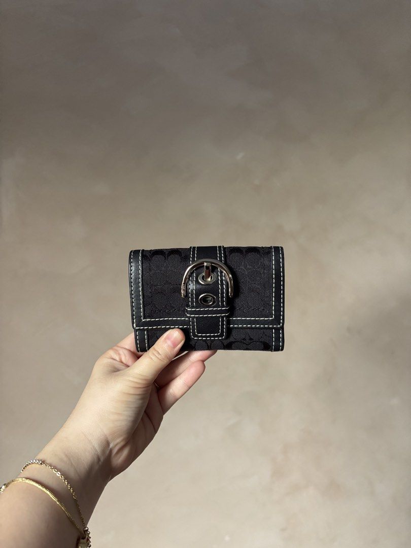 Coach MINI Soho Wallet (Category: Luxury Bags & Wallets) located in Calamba. Submitted by chrysanthemums.mnl (Listing ID 1454989314, Image 1). Description: Few minor scuffs at the edges as signs of use but other than that the item is good as new. You are paying for the condition of the item. Same day booking(j&t or lalamove) after payment.