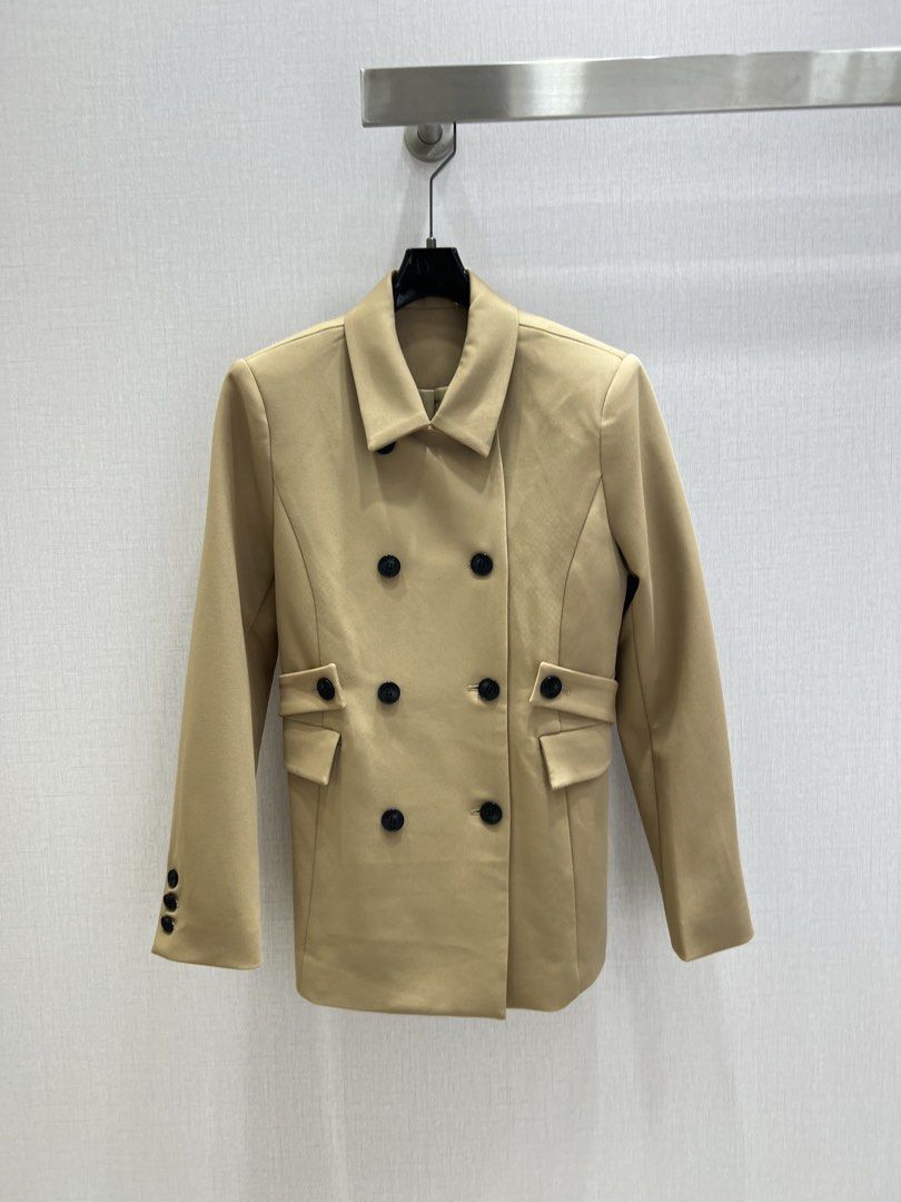Coat pdkj5 (Category: Coats, Jackets and Outerwear) located in Singapore. Submitted by yejasmine (Listing ID 1455056310, Image 2). Description: .