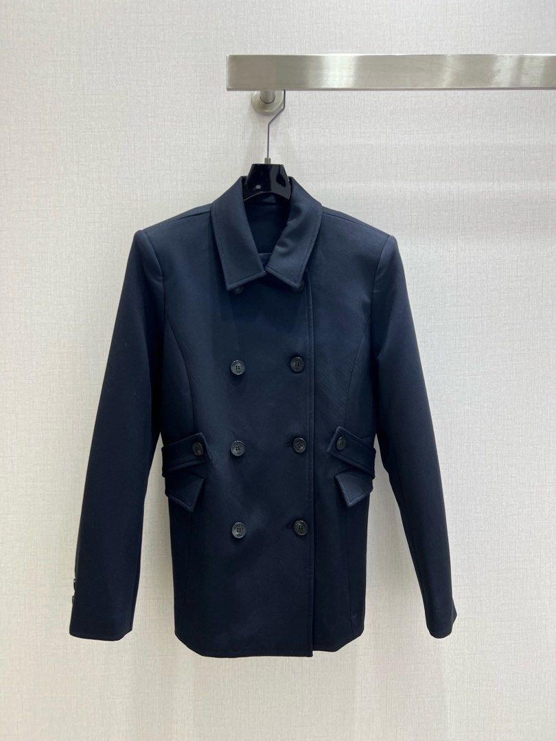 Coat pdkj5 (Category: Coats, Jackets and Outerwear) located in Singapore. Submitted by yejasmine (Listing ID 1455056310, Image 3). Description: .