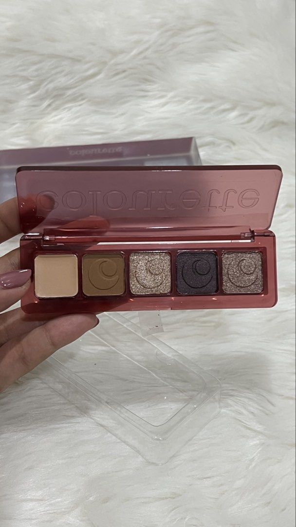 Colourette Eyeshadow (Smokey Smores) (Category: Makeup) located in Paranaque City. Submitted by prelovedbyshi_ (Listing ID 1455092565, Image 2). Description: - ₱250 - unused (was sent by Colourette to make videos using it) mod: lalamove or j&t (no cod) mop: gcash.