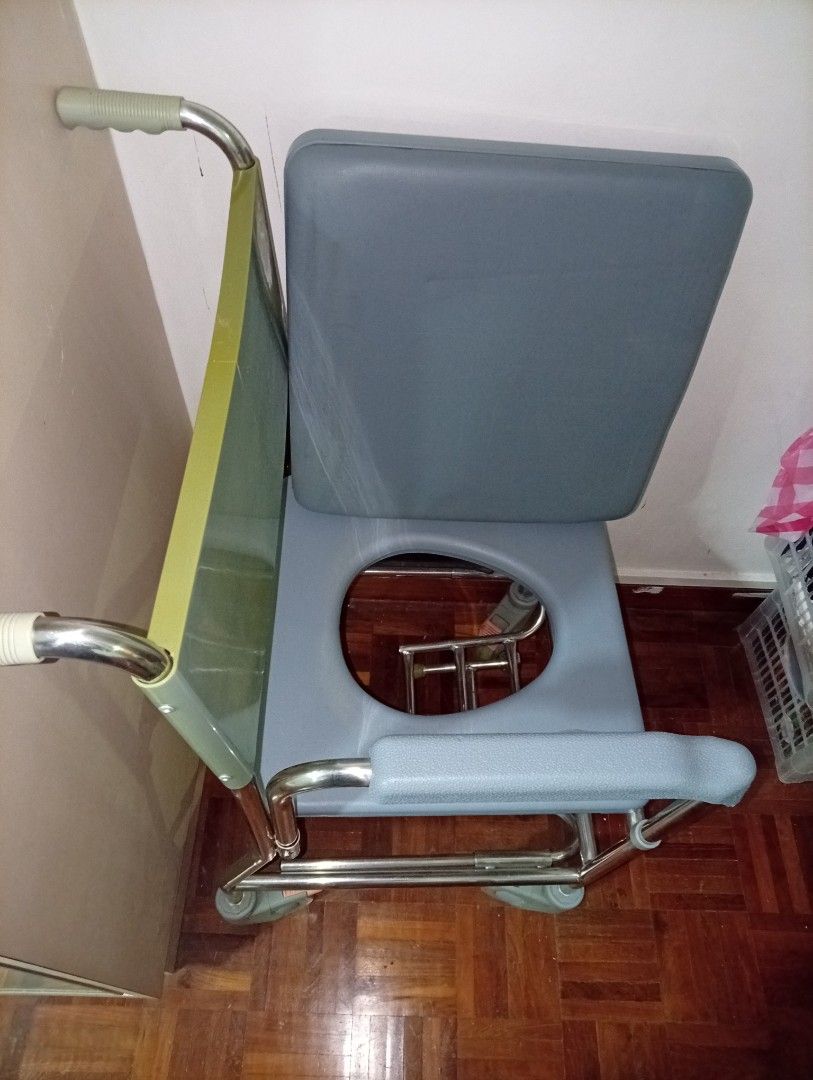 Commode (Category: Rehabilitative Devices) located in Singapore. Submitted by theroncharlize (Listing ID 1455040475, Image 3). Description: - Commode chair - Sturdy and supportive design - Comfortable armrests.