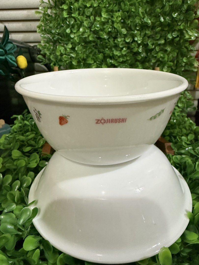 Corelle x Zojirushi Mickey Mouse Bowl (Category: Dinnerware & Cutlery) located in Paranaque City. Submitted by christinashoppe (Listing ID 1455067377, Image 3). Description: Like new condition 1pc cereal bowl 1pc small bowl .