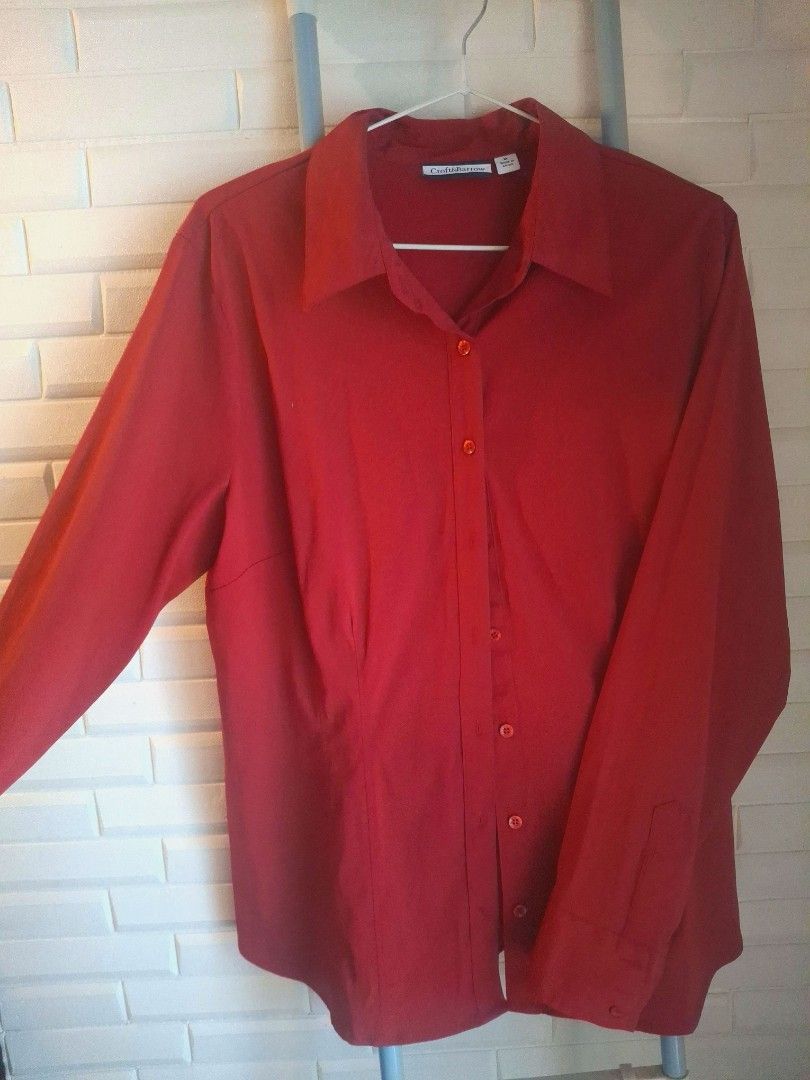 Croft&Barrow Red Longsleeve Polo Men's (Category: Formal Shirts) located in Quezon City. Submitted by misc.100 (Listing ID 1455021700, Image 3). Description: - Croft & Barrow red longsleeve polo - never used - bought from US.