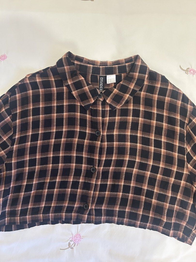 Cropped Long Sleeve Top (Category: Longsleeves) located in Manila. Submitted by summerdeclutters (Listing ID 1455114663, Image 2). Description: 🪷 Size: M 🪷 Bought in Dubai 🇦🇪 🪷 In great condition 🪷 Comfortable & flattering fit 🪷 Easy to pair with skirts, jeans, or shorts 🪷 Open for negotiations! 💌.