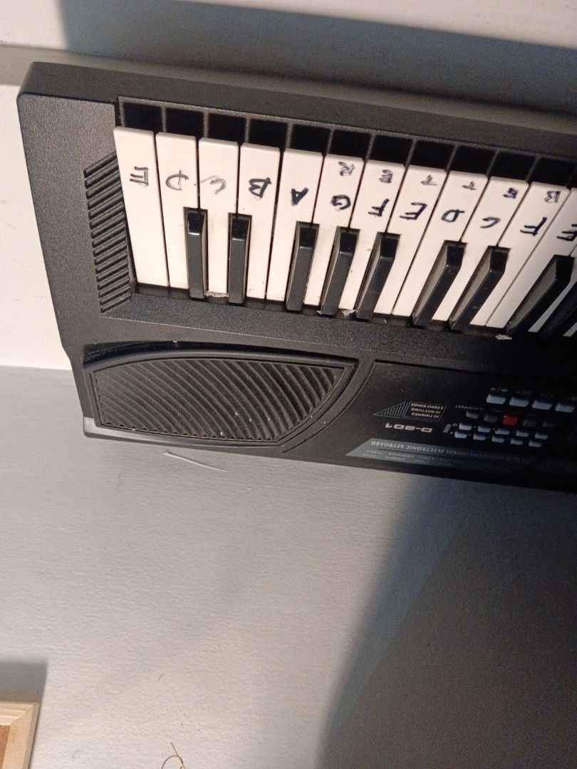Davis Keyboard piano (Category: Musical Instruments) located in Manila. Submitted by appleheead (Listing ID 1454977913, Image 3). Description: Davis D-201 Originally a personal gift but didn't end up getting used since not used as expected— Lightly used, doesn't have any issues Great sound quality (clear) no stand a bit dusty and dirty (please clean) 1,700 pesos Mop: gcash/lalamove.