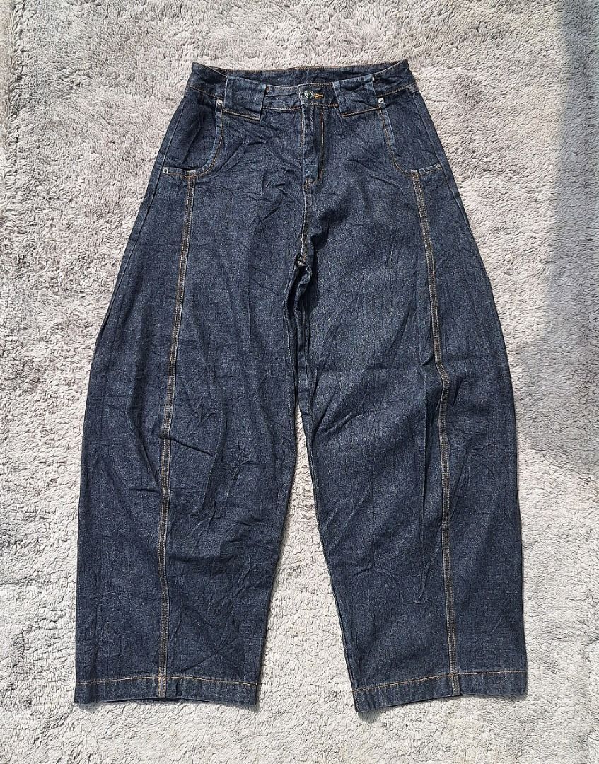 DC Concept Baggy Balloon Jeans (Category: Jeans) located in Calatrava. Submitted by freecyclethreads (Listing ID 1455127588, Image 1). Description: ♻️ Random Baggy Balloon Jeans ➡️ Size: Width-29, Length-39, Leg opening-22 ➡️ Excellent condition ➡️ Courier: J&T 📌Note : Color may vary due to lighting. No COP/COD. Payment first policy..