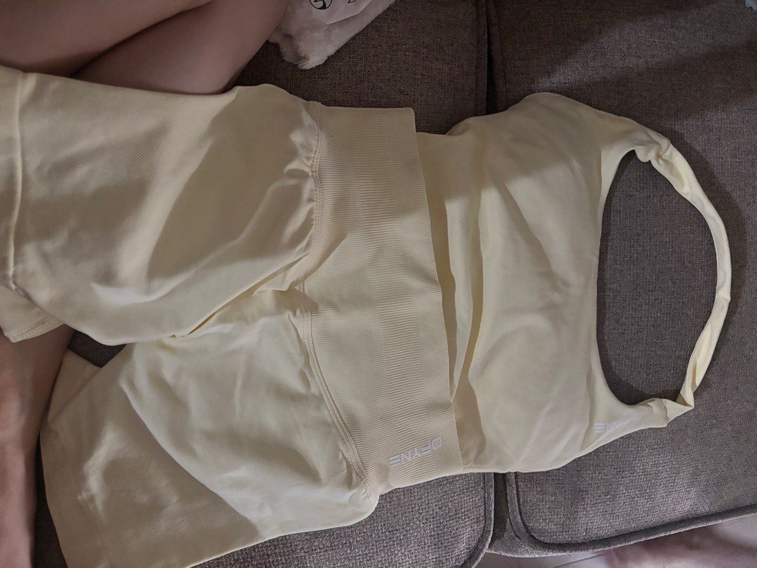 DFYNE Butter yellow size xs (Category: Activewear) located in Manila. Submitted by mimi4373 (Listing ID 1455010629, Image 3). Description: pre loved rarely used 4-5x only with its original pouch with code has minimal stain in the neck area but not visible reason i’m selling it low.