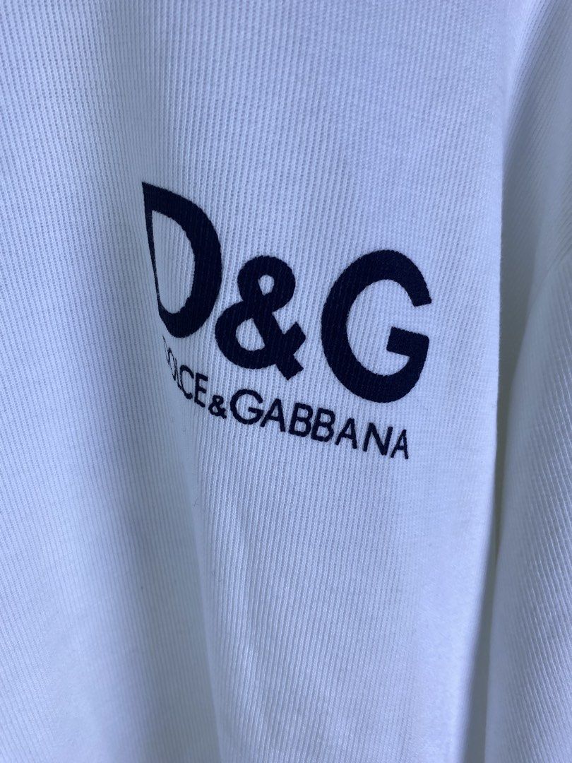 D&G Sweater (Category: Coats, Jackets and Outerwear) located in Manila. Submitted by declutterpromax (Listing ID 1455107522, Image 2). Description: .
