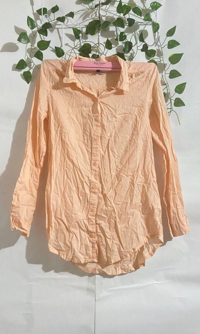 DIVIDED BY H&M light peach long-sleeve button-down shirt (Category: Longsleeves) located in Quezon City. Submitted by tnbx_ph (Listing ID 1455108367, Image 2). Description: feel free to 📬 me for any concern. P.S. colors may vary due to lighting. loc: Antipolo, Rizal.