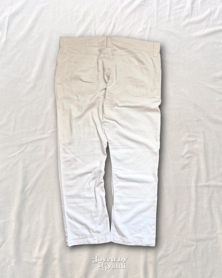 Dolce & Gabbana White Cotton Pants (Category: Jeans) located in Quezon City. Submitted by lovedbygylsdi (Listing ID 1441431822, Image 3). Description: Dolce and Gabanna White Pants 💰Php 550 Waist: 39” Length: 40” Thighs: 23” Leg Opening: 9” Condition: 7/10 Color Rate: 10/10 Flaws: • Stains Prices are negotiable, just send a dm! 🚚: LBC / Gogo Xpress / Lalamove / Angkas Padala 🧾: Paymaya 📬 DM for more info! .