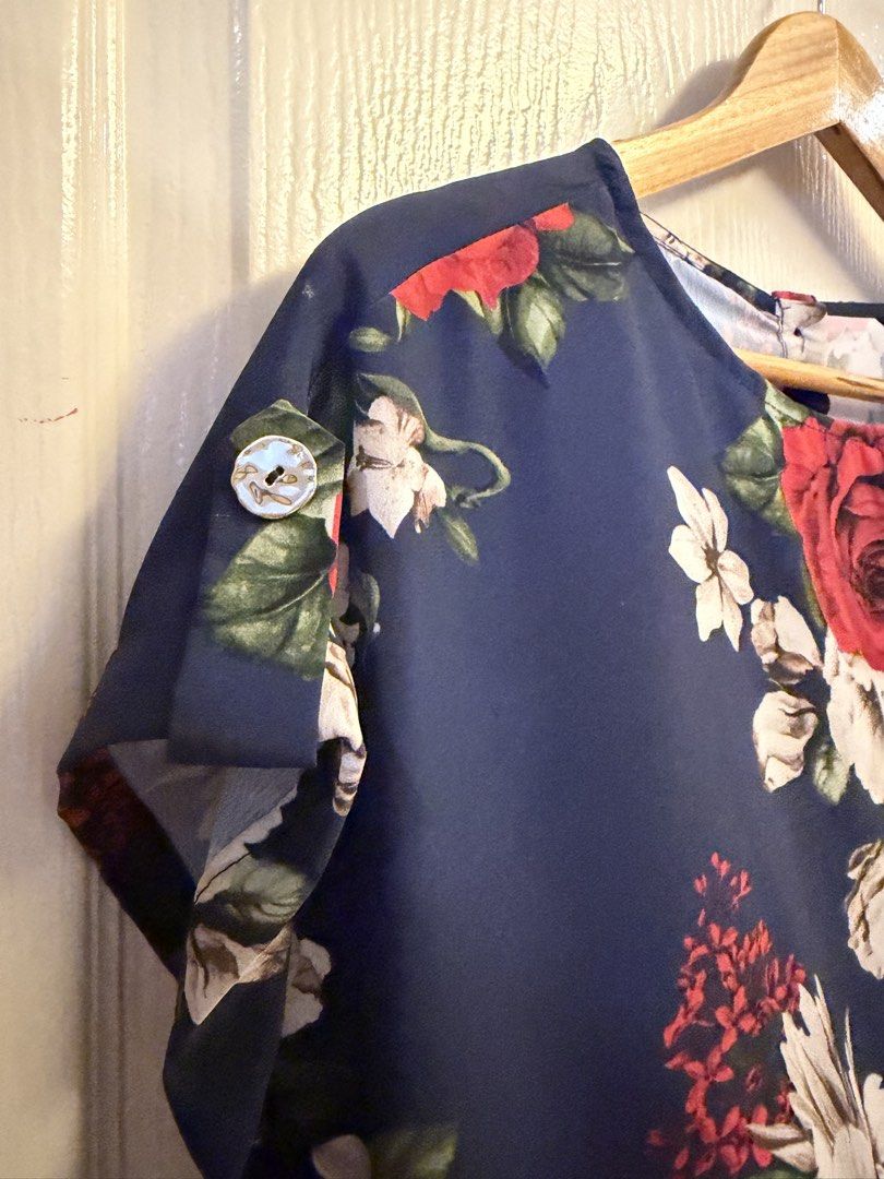 Dorothy Perkins Floral Blouse (Category: Dresses) located in Mandaluyong City. Submitted by elle_scent (Listing ID 1455137420, Image 3). Description: Brandnew Dorothy Perkins Size US6 can fit to Small & Medium Frame Location Mandaluyong Lalamove Grab Manila Area JRS only for provincial area NOT J&T or LBC Mode of payment Gcash or BDO.