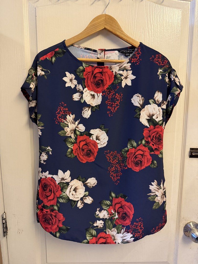 Dorothy Perkins Floral Blouse (Category: Dresses) located in Mandaluyong City. Submitted by elle_scent (Listing ID 1455137420, Image 2). Description: Brandnew Dorothy Perkins Size US6 can fit to Small & Medium Frame Location Mandaluyong Lalamove Grab Manila Area JRS only for provincial area NOT J&T or LBC Mode of payment Gcash or BDO.