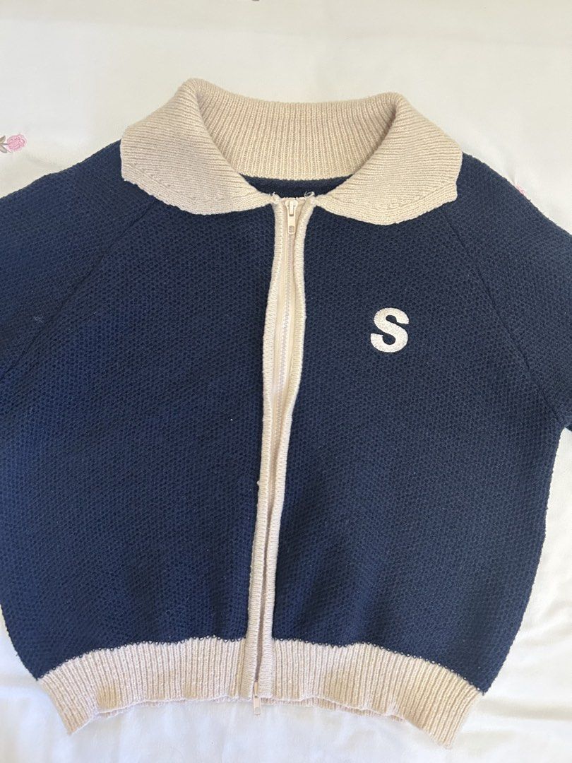 Double Zip Cardigan (Category: Longsleeves) located in Manila. Submitted by summerdeclutters (Listing ID 1455115496, Image 2). Description: 🪷 Size: M 🪷 In great condition 🪷 Soft & comfortable material 🪷 Easy to style & perfect for layering 🪷 Open for negotiations! 💌.