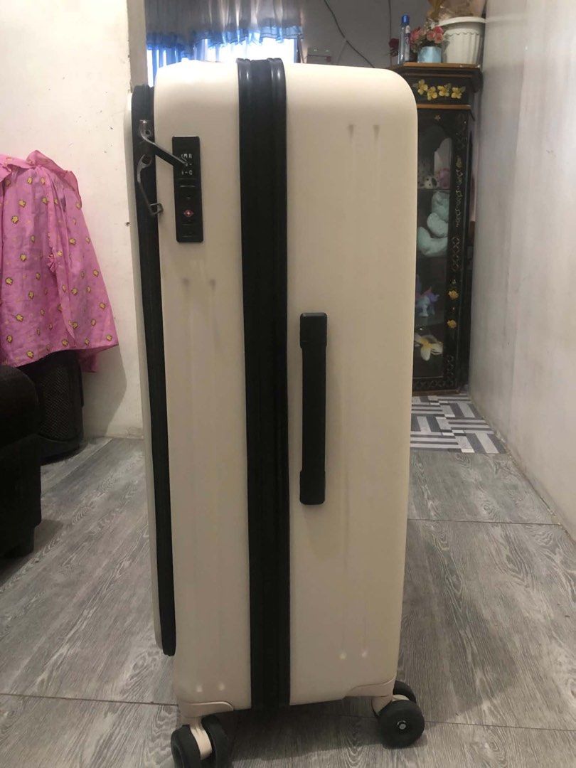 ELLE Travel Hardside Luggage (Category: Luggage) located in Caloocan City. Submitted by livedragon_788d7b (Listing ID 1455058426, Image 2). Description: .