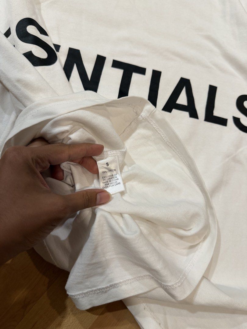 Essentials (Category: Tshirts & Polo Shirts) located in Kuala Lumpur. Submitted by shahleeterbaik44 (Listing ID 1455029005, Image 3). Description: P21.5/29 Condition masih okay .