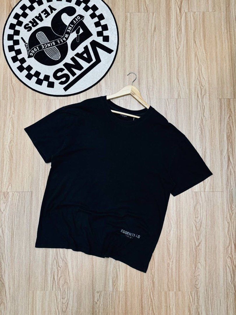 ESSENTIALS (Category: Tshirts & Polo Shirts) located in Dungun. Submitted by elpachothrift (Listing ID 1455050975, Image 3). Description: #13371 24/28.5 XL Condition 9.5/10 without flaws Can dm for further details..