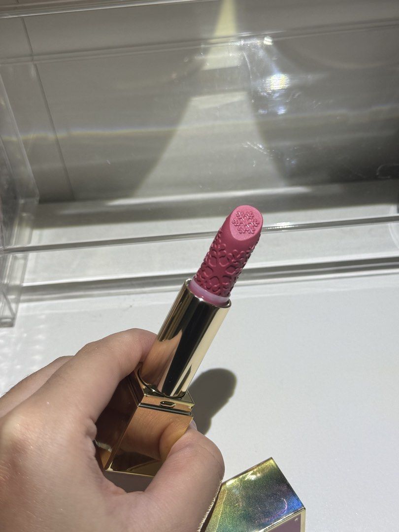 Estee Lauder Lipstick (Category: Makeup) located in Manila. Submitted by xu_yans (Listing ID 1455099516, Image 3). Description: .