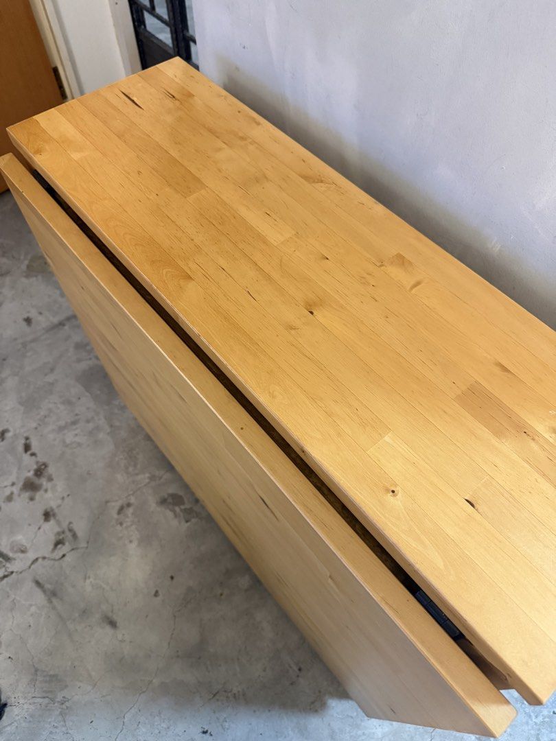 Extendable / foldable dining table (Category: Tables & Sets) located in Singapore. Submitted by sam.market (Listing ID 1455090835, Image 2). Description: .