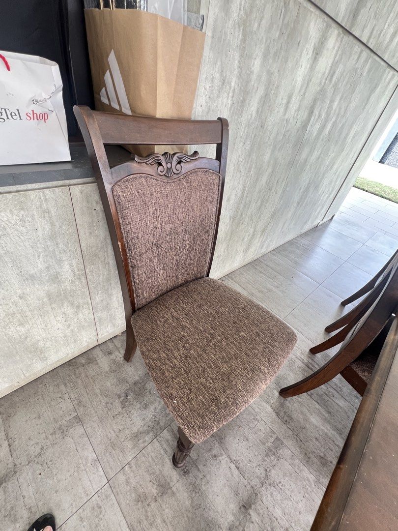 Extendable Table set (Category: Tables & Sets) located in Singapore. Submitted by sgk17 (Listing ID 1455087361, Image 3). Description: Table with 6 chair. 228 cm L x 105 cm W x 77 H. .