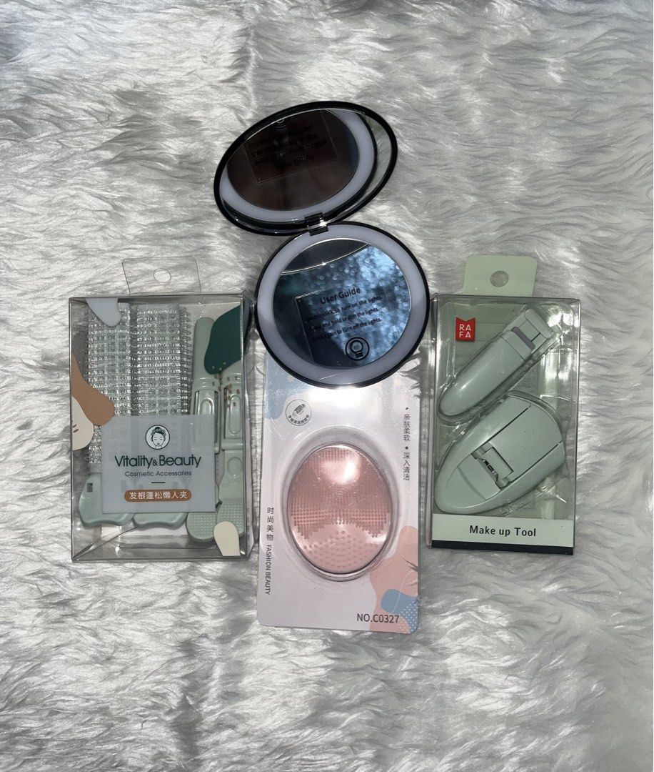 Face accessories with LED mirror (Category: Face Care) located in Manila. Submitted by keishayy (Listing ID 1455072589, Image 1). Description: All items are new. Not yet used..