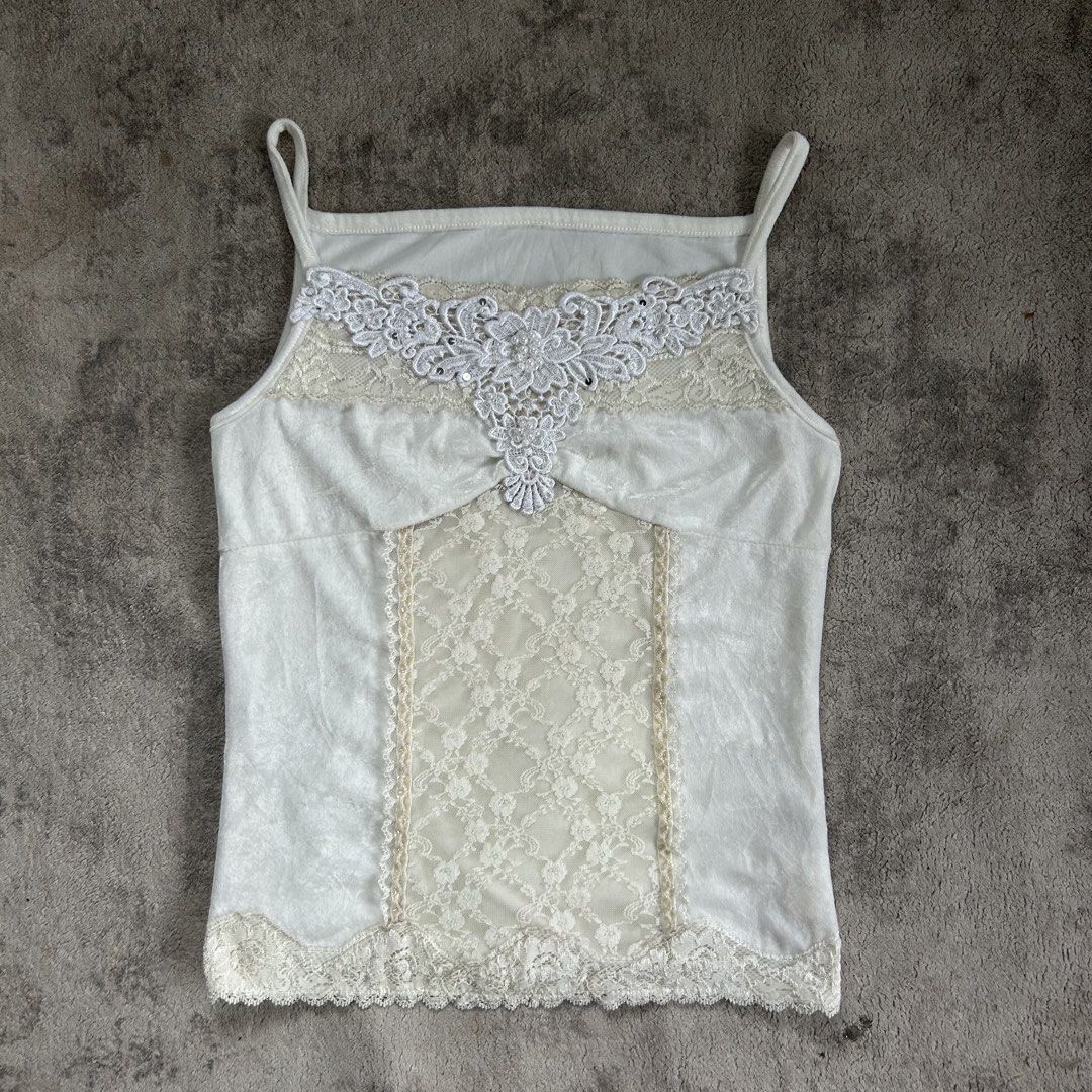fairycore y2k cottagecore whimsy White Lace Trimmed Camisole Top (Category: Sleeveless) located in Davao. Submitted by read_my_abouts (Listing ID 1455123746, Image 1). Description: Size : S-M.