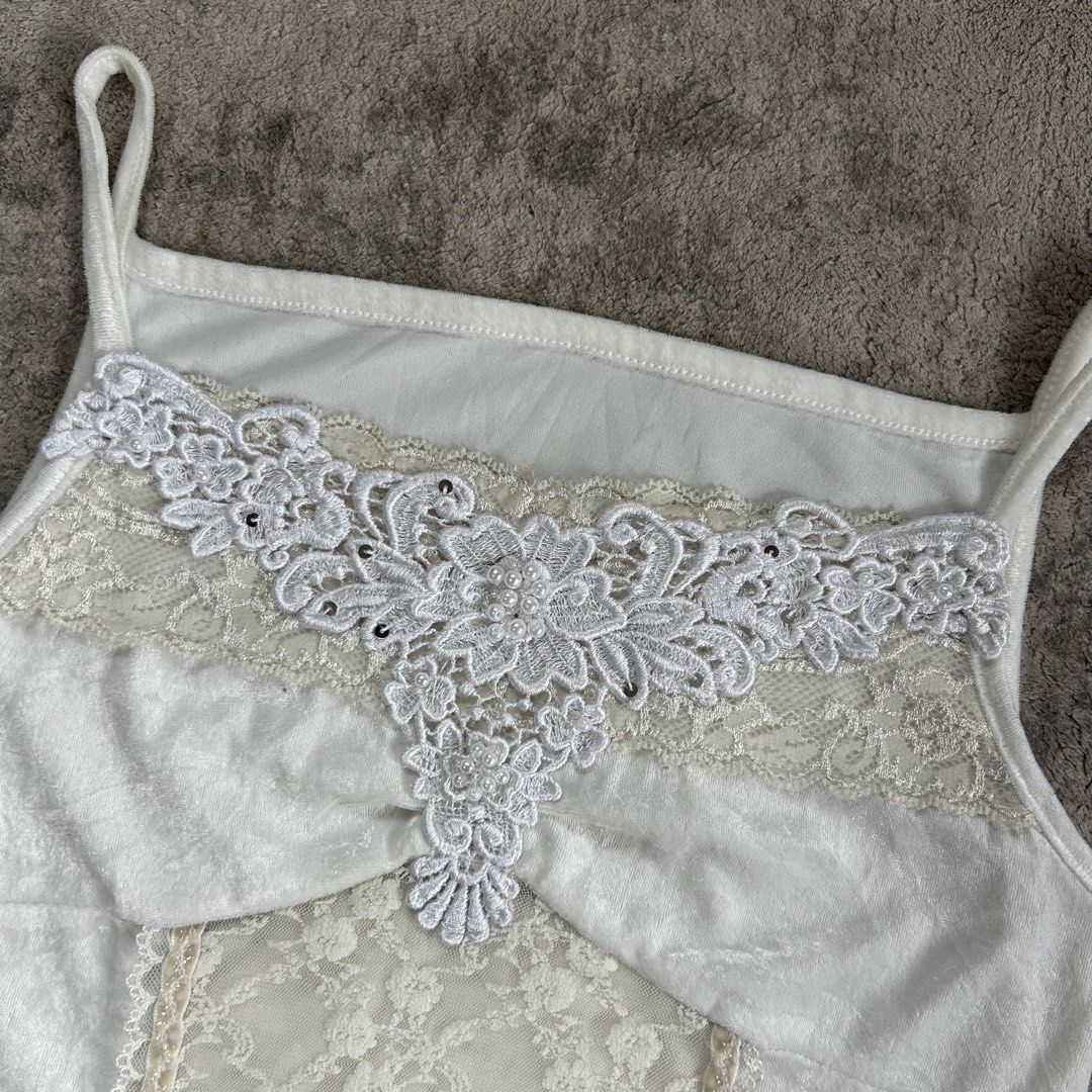 fairycore y2k cottagecore whimsy White Lace Trimmed Camisole Top (Category: Sleeveless) located in Davao. Submitted by read_my_abouts (Listing ID 1455123746, Image 2). Description: Size : S-M.