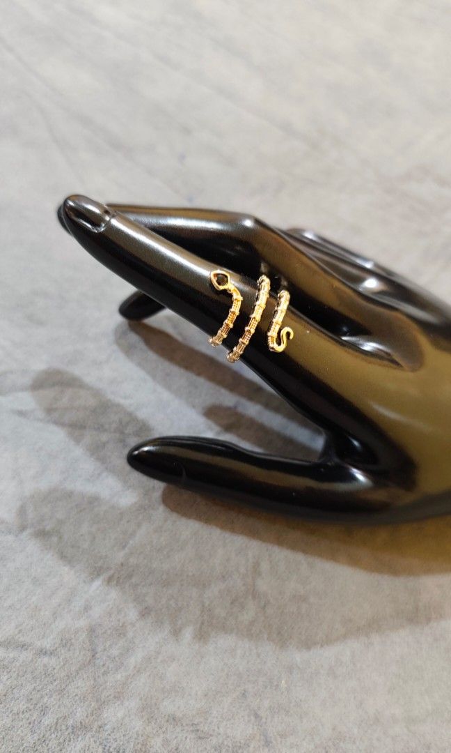 Fashion snake ring (Category: Rings) located in La Trinidad. Submitted by marksols (Listing ID 1455100931, Image 3). Description: .