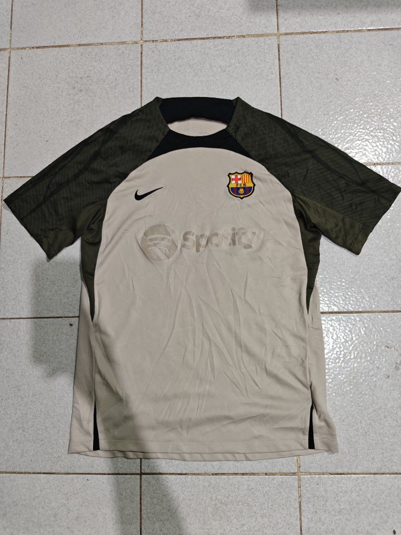 Football Jersey (Category: Tshirts & Polo Shirts ) located in Isulan. Submitted by jaysthrift (Listing ID 1455080981, Image 1). Description: authentic 21x28 issue fade na spotify.