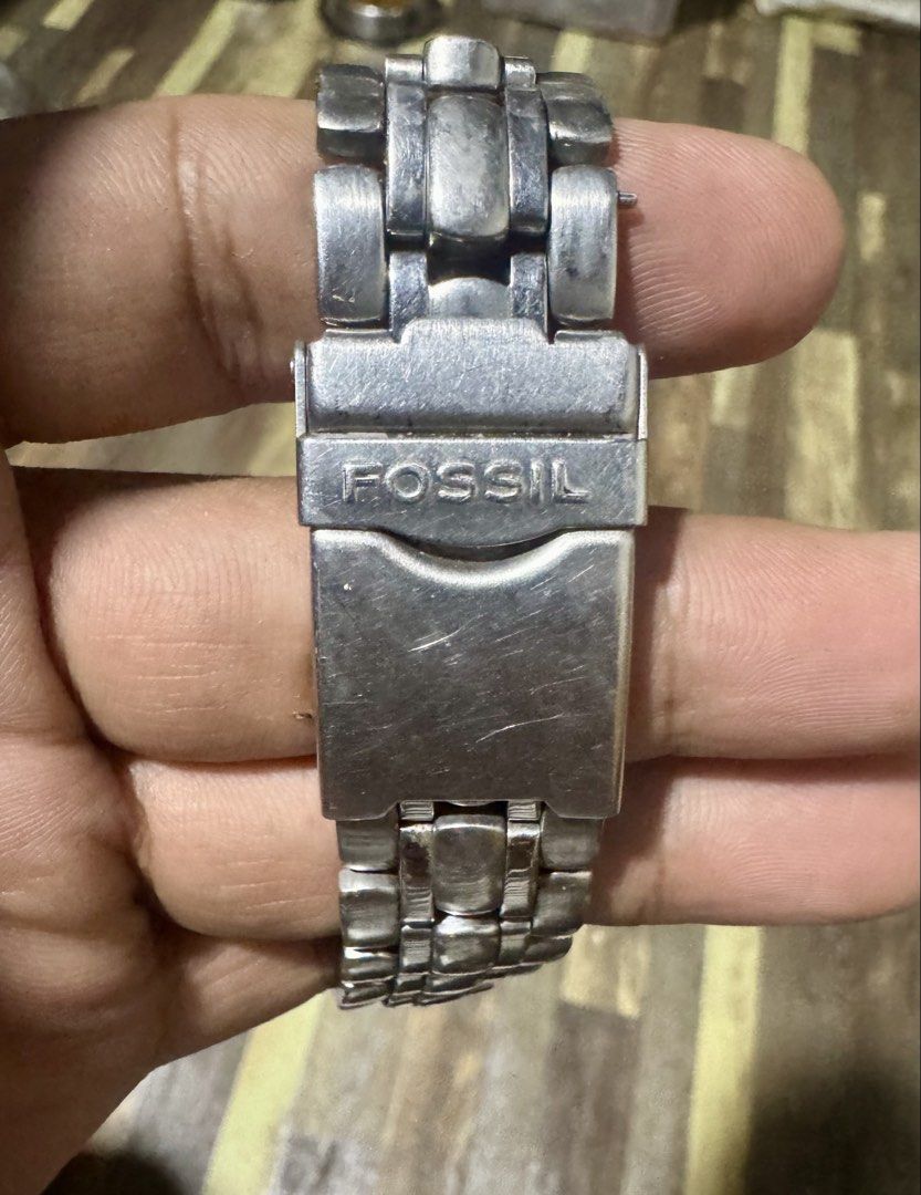 Fossil Watch Day Date Moon Phase Stainless Steel (Category: Men's Watches) located in Quezon City. Submitted by angace13 (Listing ID 1454987634, Image 2). Description: - Fossil watch with day, date, and moon phase complications - Durable stainless steel band and case - Water resistant up to 50 meters - Shows some signs of wear on the band and bezel, adding character - A cool and functional timepiece with multiple features.