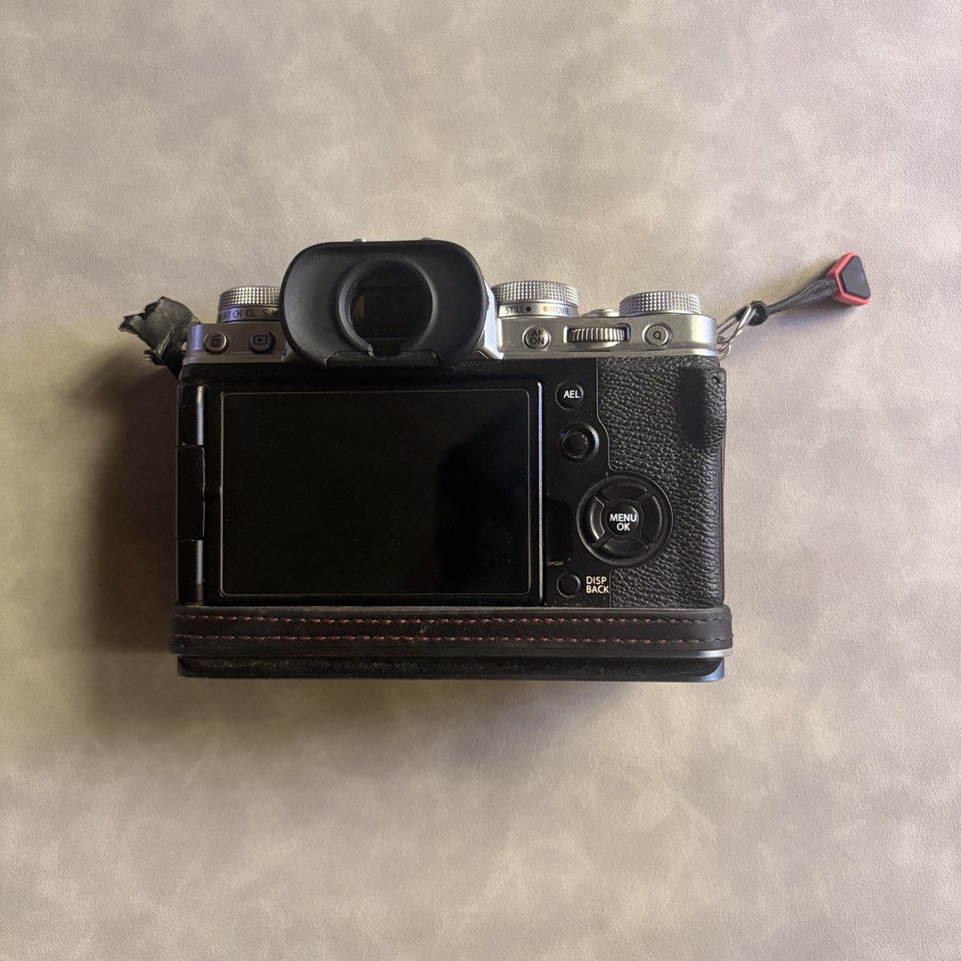 Fujifilm XT4 (Category: Cameras) located in Calamba. Submitted by chanalcaras (Listing ID 1454953246, Image 3). Description: FUJIFILM XT4 Condition 8.8/10 No issue. Complete with Box 4 Batteries (1 Fuji 3 wasabi) Shuttercount around 18-20k Meet up around Calamba Laguna. Can do lalamove and bank transfer for payment..
