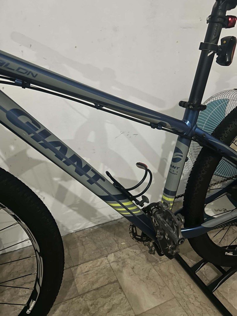 Giant Talon 4 Mountain Bike (Category: Bicycles) located in Muntinlupa City. Submitted by el1b12345 (Listing ID 1454984577, Image 2). Description: Giant Talon 4 Mountain Bike - Blue and grey frame with yellow accents - Front and rear disc brakes - Comes with a water bottle cage - Ready for trails or commuting - Brandnew parts - Sagmit rigid fork - 32h bolt type weapon attack hubs - Weinmann rims - Kenda tires 1.95 - Giant talon 4 frame - Giant se