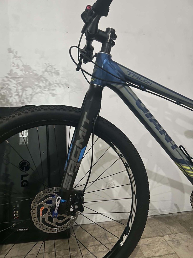 Giant Talon 4 Mountain Bike (Category: Bicycles) located in Muntinlupa City. Submitted by el1b12345 (Listing ID 1454984577, Image 3). Description: Giant Talon 4 Mountain Bike - Blue and grey frame with yellow accents - Front and rear disc brakes - Comes with a water bottle cage - Ready for trails or commuting - Brandnew parts - Sagmit rigid fork - 32h bolt type weapon attack hubs - Weinmann rims - Kenda tires 1.95 - Giant talon 4 frame - Giant se