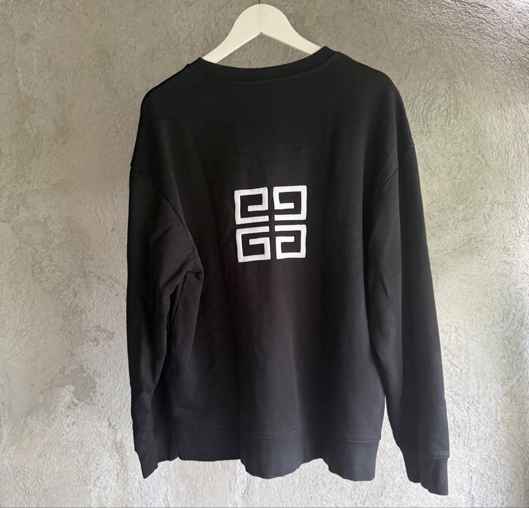 Givenchy Black Logo Sweatshirt (Category: Coats, Jackets and Outerwear) located in Koronadal. Submitted by d.moonlight (Listing ID 1455035985, Image 2). Description: Condition - 9.5/10 | Size 22.5/28 Large on tag Issue - NONE | Good as New.