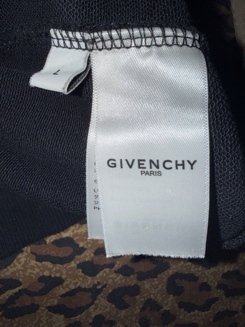 Givenchy Black Logo Sweatshirt (Category: Coats, Jackets and Outerwear) located in Koronadal. Submitted by d.moonlight (Listing ID 1455035985, Image 3). Description: Condition - 9.5/10 | Size 22.5/28 Large on tag Issue - NONE | Good as New.