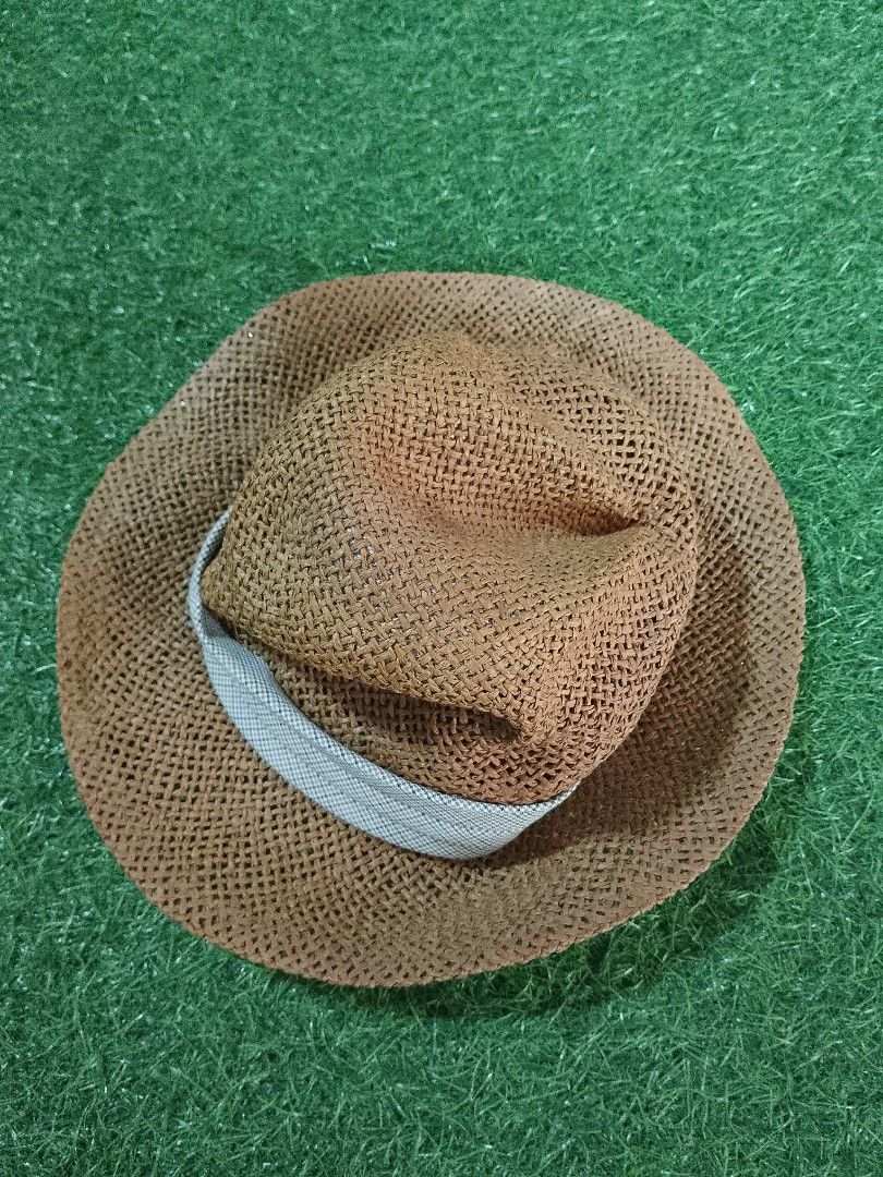 Golden Bear Straw Fedora Hat (Category: Hats & Beanies) located in Manila. Submitted by patrickjos06722 (Listing ID 1454981690, Image 3). Description: - Brown woven straw fedora - Checkered band with small Golden Bear logo - Size: 58cm - Ideal for sunny days - Stay cool and stylish.