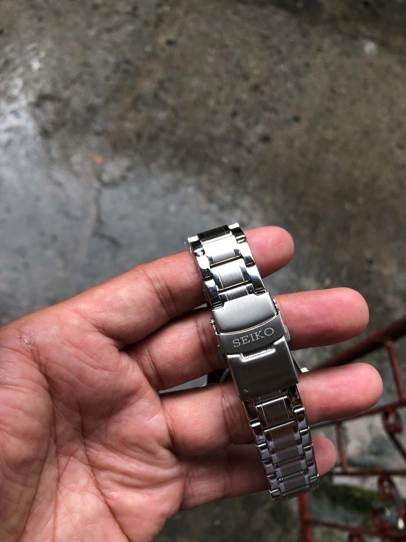 grand seiko black dial watch (Category: Luxury Watches) located in Manila. Submitted by trustthrift2002 (Listing ID 1455090519, Image 2). Description: grand seiko black dial.watch automatic movement with date excellent working with box and paper bag.