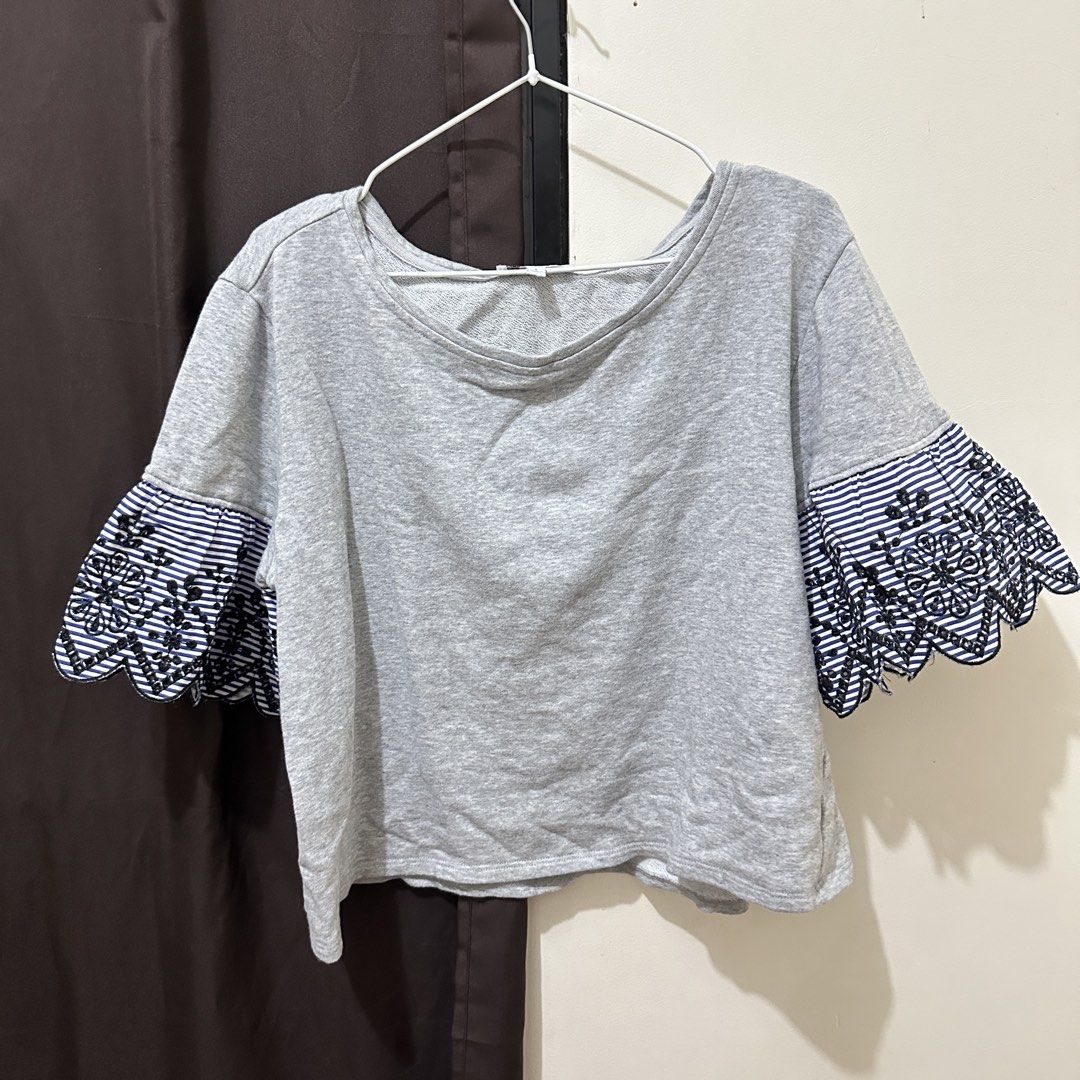 Grey Sweatshirt Top with Embroidered Bell Sleeves (Category: Longsleeves) located in Bulacan. Submitted by enne_123 (Listing ID 1455093525, Image 1). Description: - DR2 Grey Sweatshirt Top - Size: Large (L) - Unique bell sleeves with embroidered details - Striped accents - Comfortable fabric - Perfect for casual or slightly dressed-up occasions.
