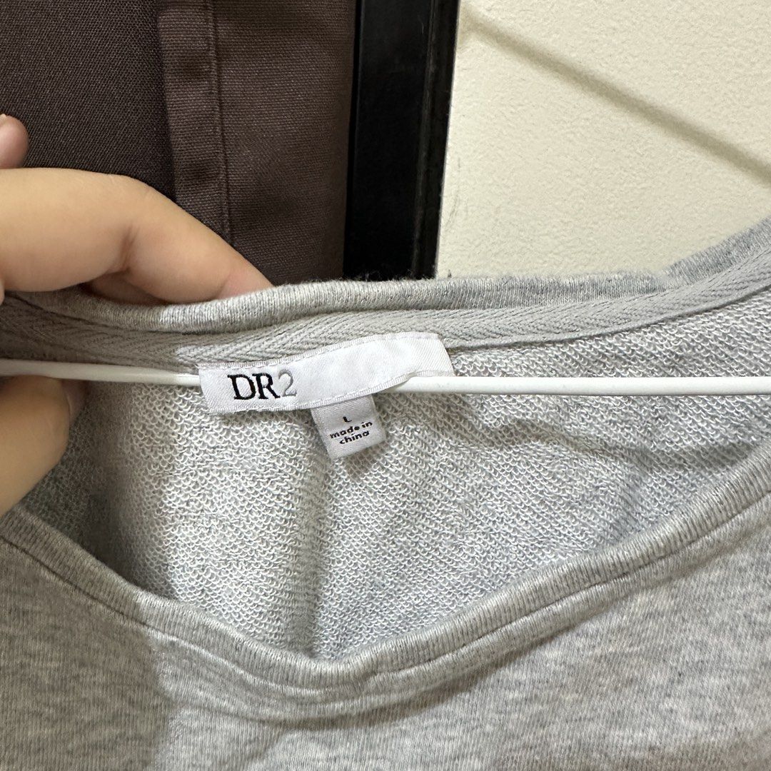 Grey Sweatshirt Top with Embroidered Bell Sleeves (Category: Longsleeves) located in Bulacan. Submitted by enne_123 (Listing ID 1455093525, Image 2). Description: - DR2 Grey Sweatshirt Top - Size: Large (L) - Unique bell sleeves with embroidered details - Striped accents - Comfortable fabric - Perfect for casual or slightly dressed-up occasions.