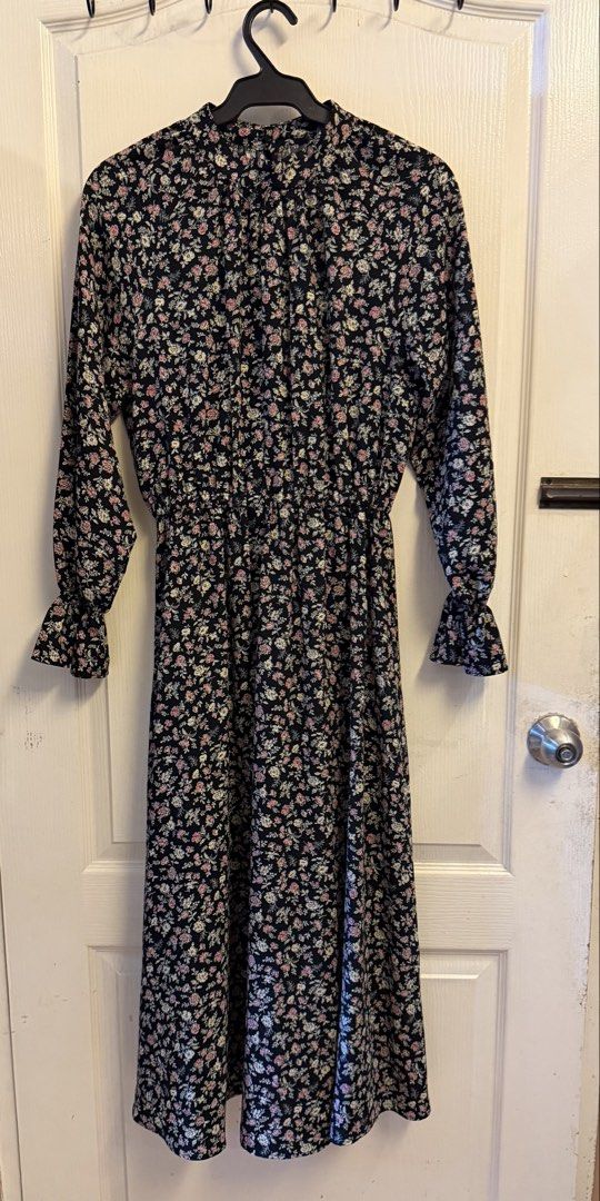 GU long floral dress (Category: Dresses) located in Mandaluyong City. Submitted by elle_scent (Listing ID 1455137287, Image 2). Description: GU long Dress used only once then stored Can fit to Large Frame Bagsak Ang tela No Damage No Stain İn Excellent used condition Location Mandaluyong Lalamove Grab Manila Area JRS only for provincial area Mode of payment Gcash or BDO ❌ No J&T or LBC .