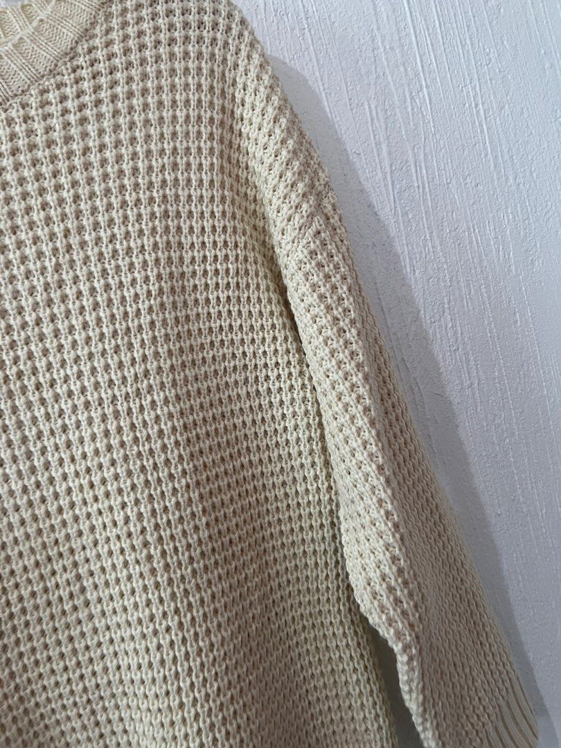 Gu Soft Yarn Knitted Dress (Category: Coats, Jackets and Outerwear) located in Amadeo. Submitted by mavmadel (Listing ID 1455137153, Image 3). Description: -medium size -like new -color may vary due to lighting Loc: cavite Courier: jnt.