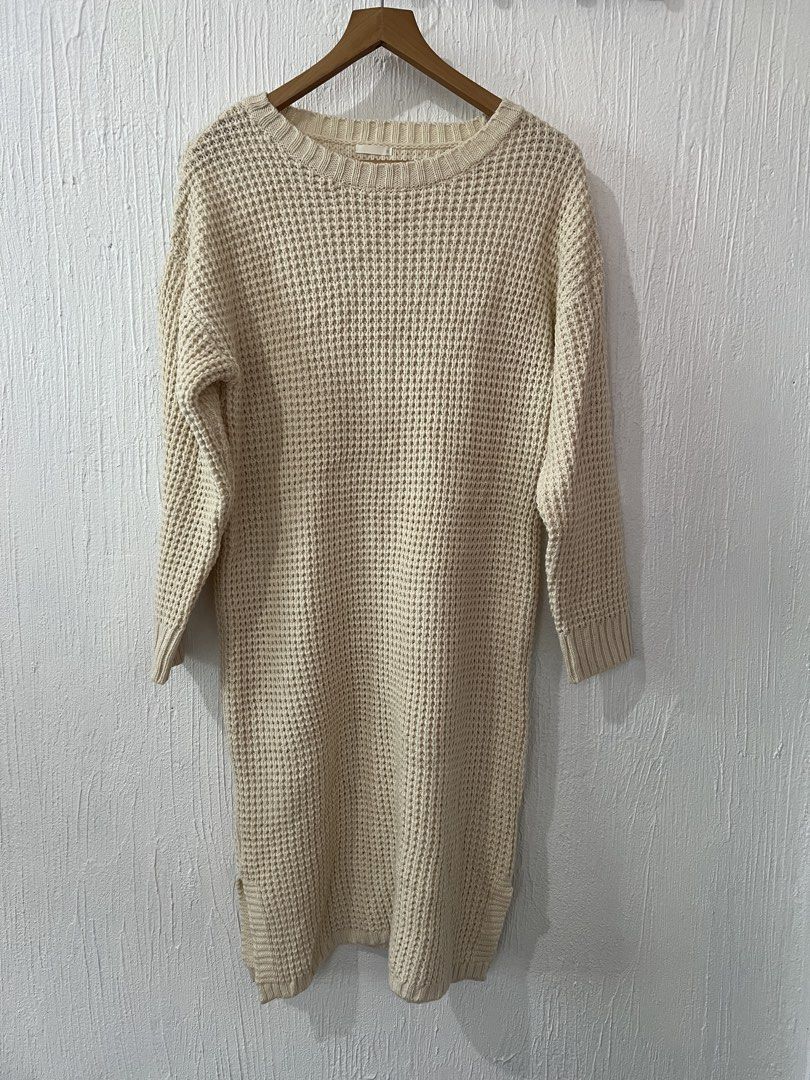 Gu Soft Yarn Knitted Dress (Category: Coats, Jackets and Outerwear) located in Amadeo. Submitted by mavmadel (Listing ID 1455137153, Image 2). Description: -medium size -like new -color may vary due to lighting Loc: cavite Courier: jnt.