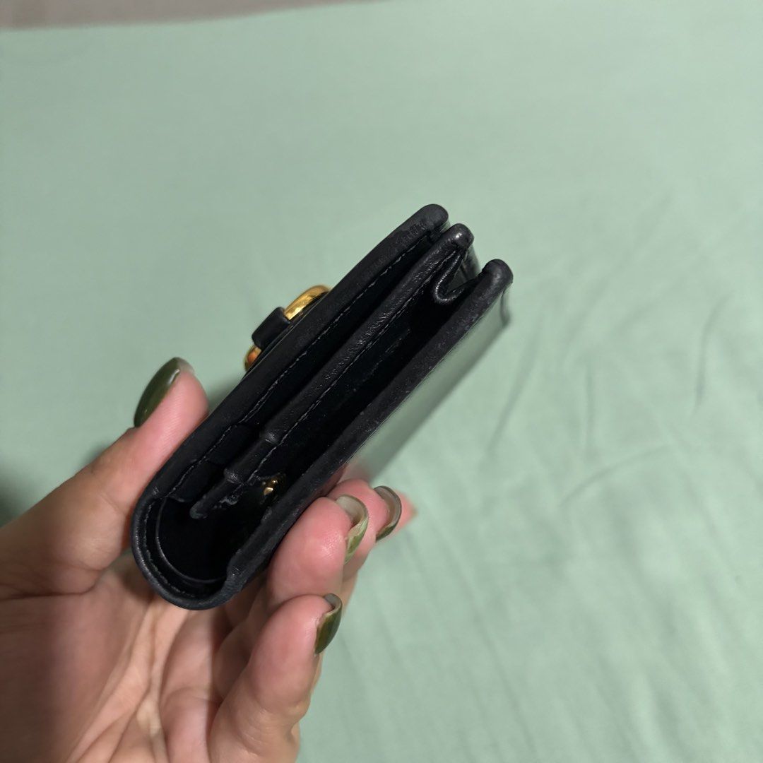 GUCCI HORSEBIT COMPACT WALLET (Category: Luxury Bags & Wallets) located in Bulacan. Submitted by kcbd08 (Listing ID 1455071754, Image 3). Description: Replace snap lock Minor fadings sa hardware .