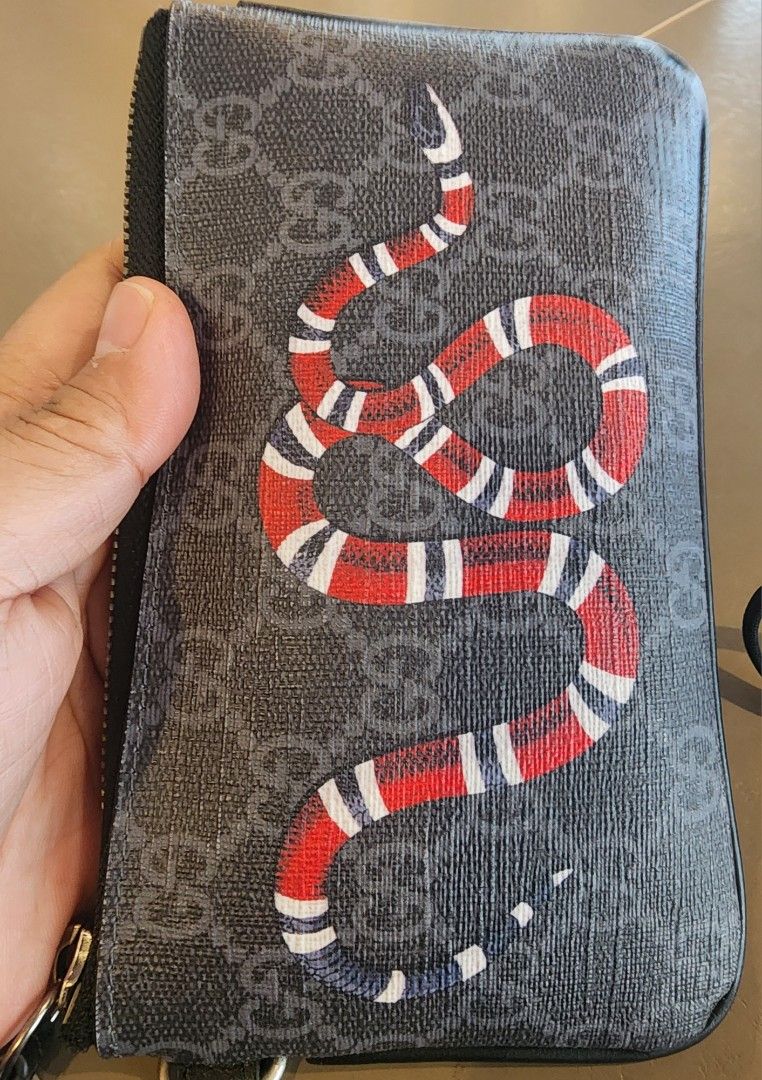 Gucci original wallet pouch (Category: Luxury Bags & Wallets) located in Manila. Submitted by chrinathalie (Listing ID 1455015716, Image 1). Description: used few times no flaws.