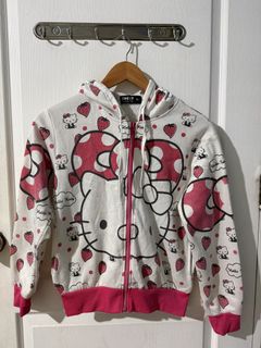 (Category: ) located in . Submitted by kiksy.closet (Listing ID 1455005681, Image 1). Description: .