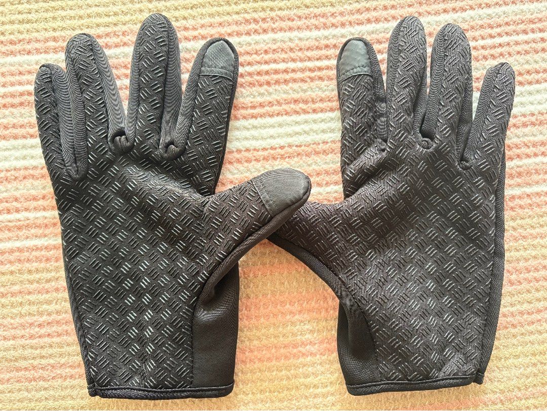 Hkxy Winter Gloves (Category: Gloves) located in Pasig City. Submitted by adikinsdeclutter (Listing ID 1454955669, Image 2). Description: .