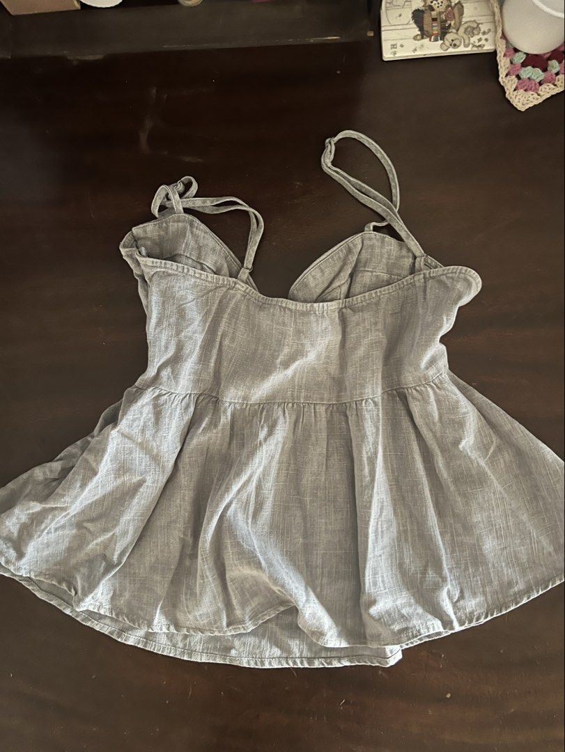 H&M babydoll top (Category: Sleeveless) located in Makati City. Submitted by nat____ (Listing ID 1455087018, Image 2). Description: - NEVER WORN (too big for me) - Fabric feels like mix of linen and denim but comfortable - Stylish going out or casual top .