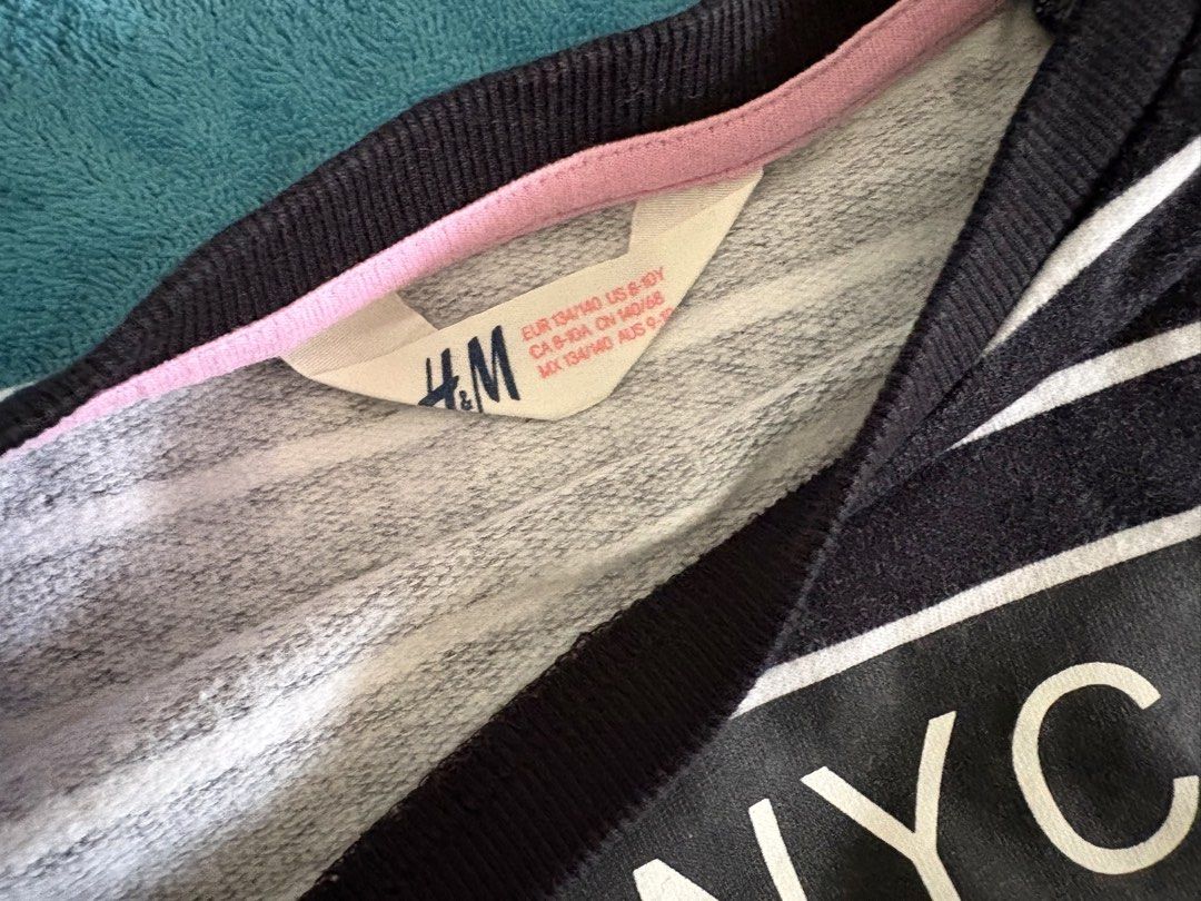 H&M sweatshirt (Stripes Black and White) (Category: Babies & Kids Fashion) located in Quezon City. Submitted by annecsj (Listing ID 1455020799, Image 2). Description: .